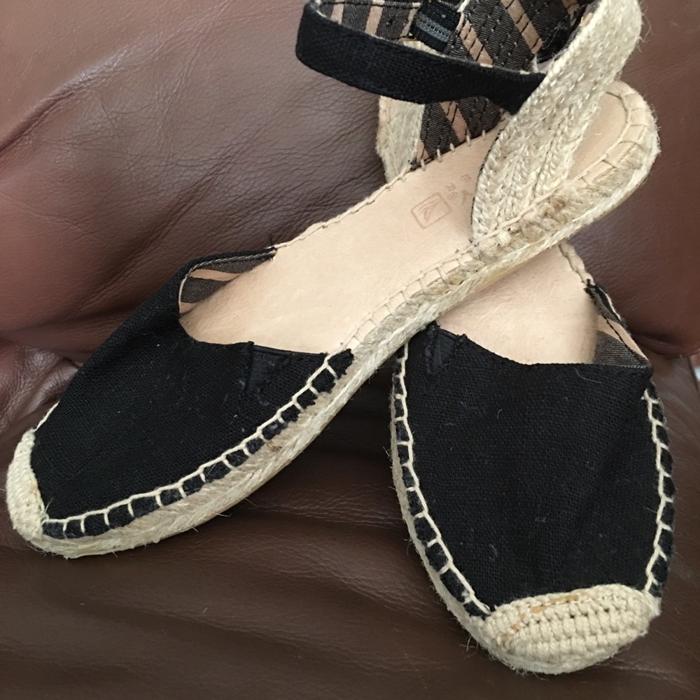 Sperry Top Sider.